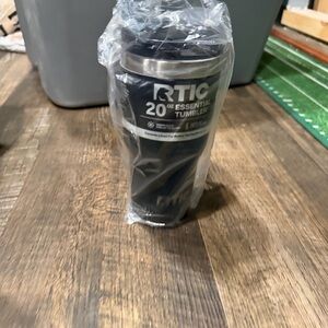 RTIC 20 oz Essential Tumbler - Black